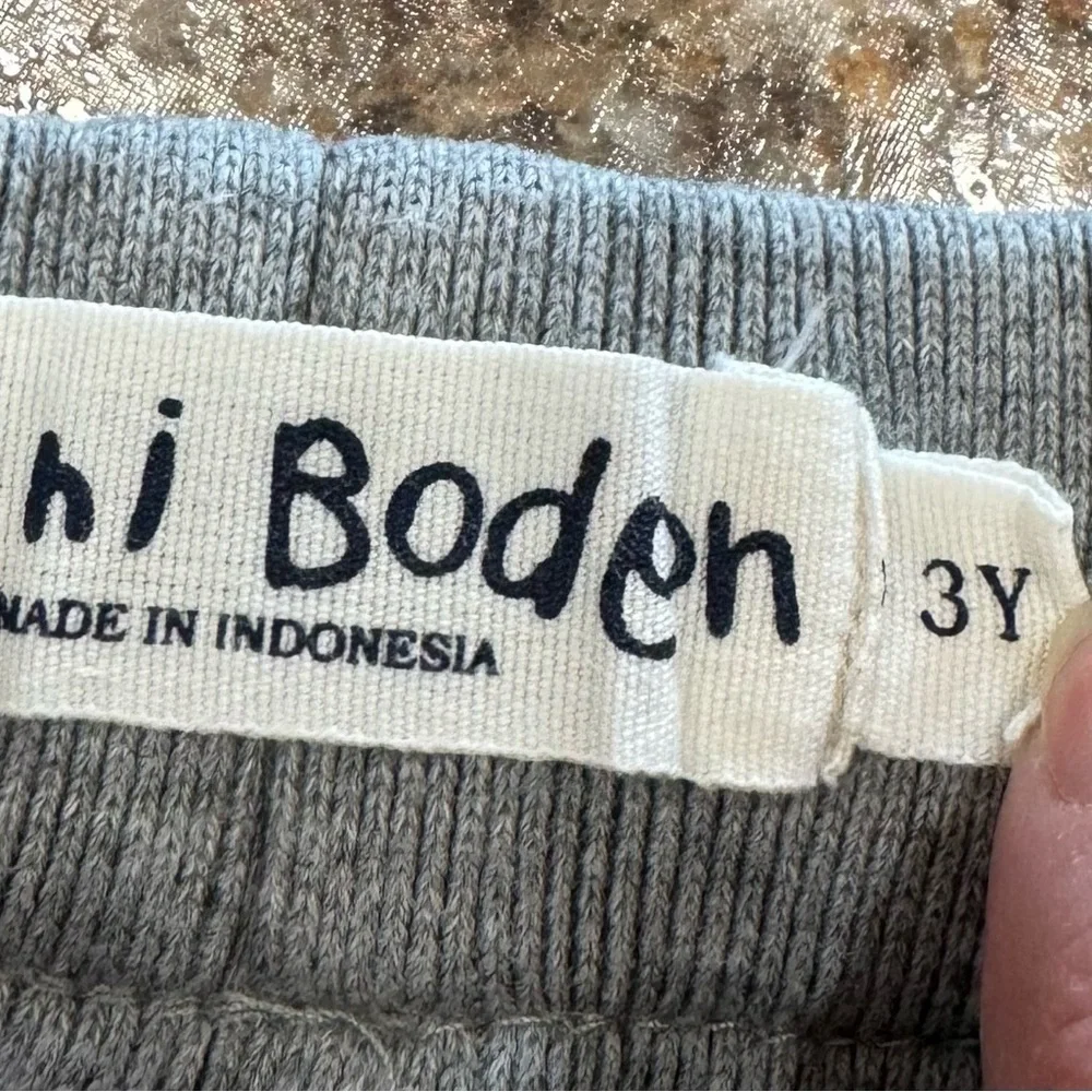 Mini Boden Shorts - Picture 3 of 4